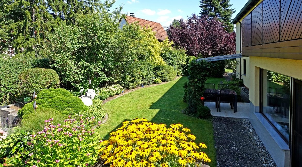 Blick in den geplegten Garten