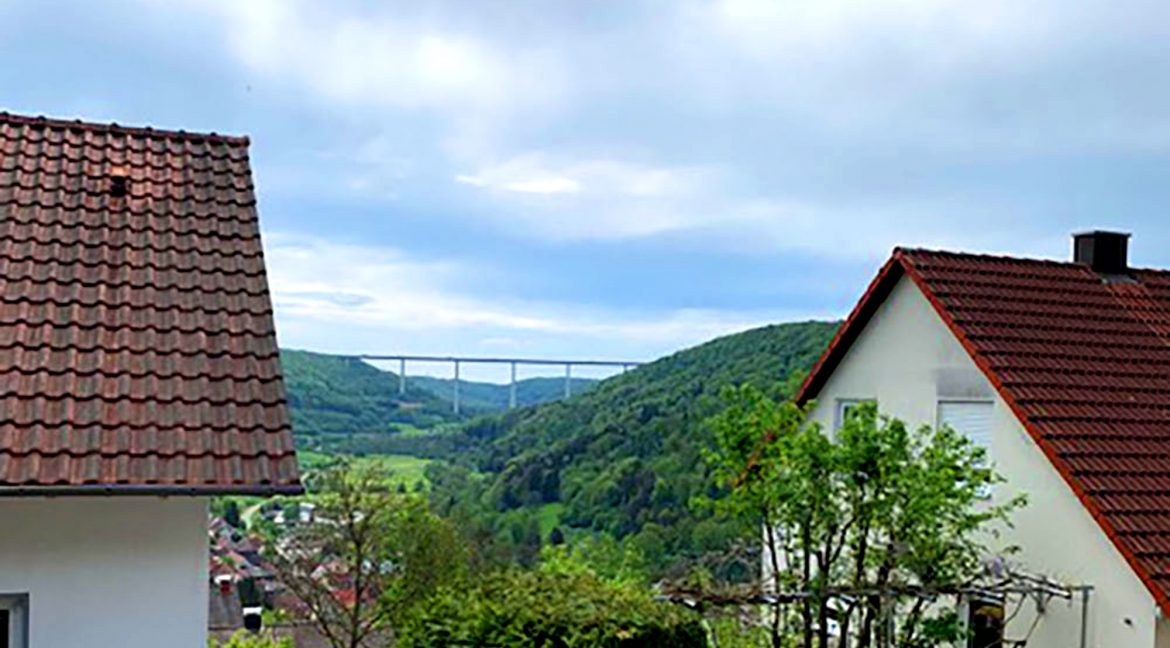 Blick vom Balkon auf die Kochertalbrücke_