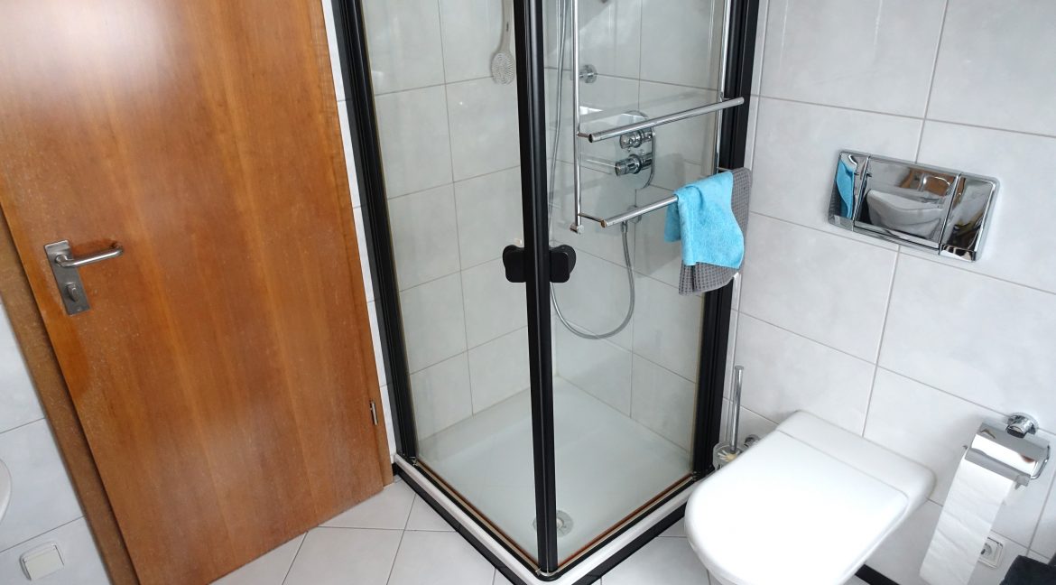 Badezimmer Dachgeschoss1