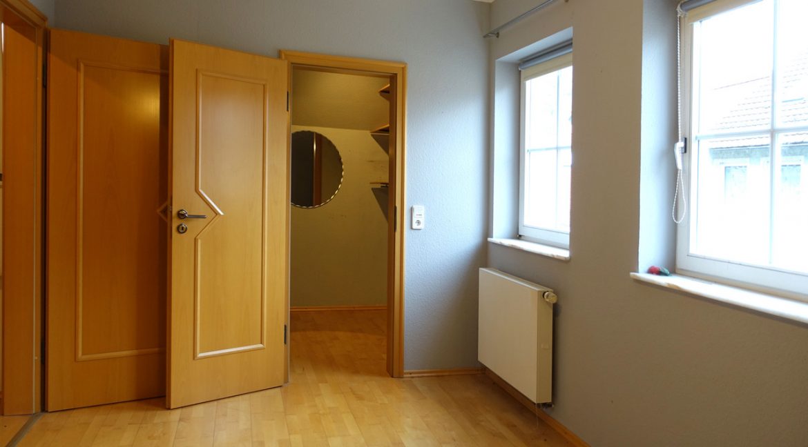 Schlafzimmer mit Ankleidezimmer